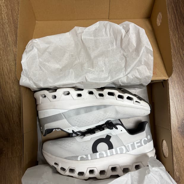 온러닝 클라우드몬스터 올화이트