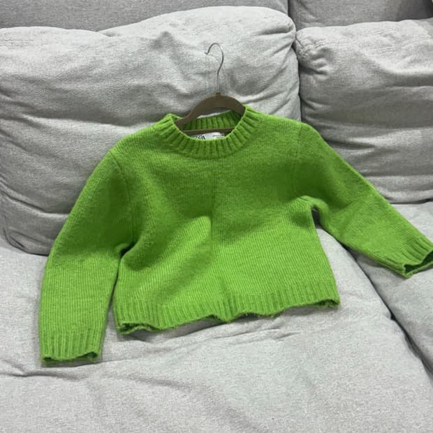 자라 연두색 크롭 니트 M 사이즈