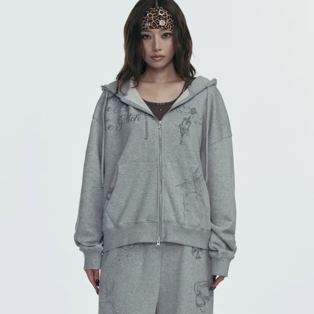 TATTOOED GRAPHIC HOOD ZIP-UP_GREY