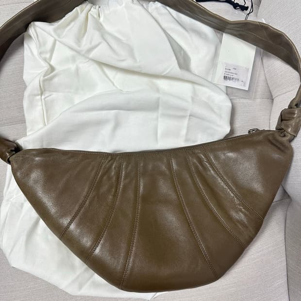 르메르 크루아상 미디움 사이즈 팔아요