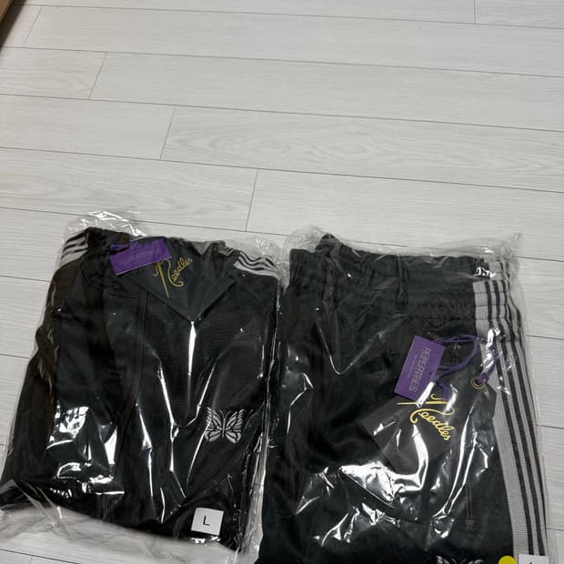 니들스 신상 차콜 트랙 세트