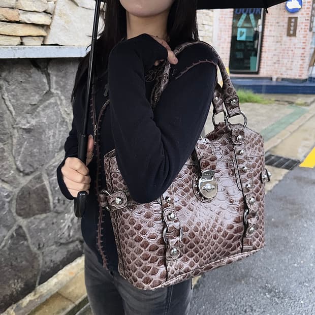 00s Y2K 게스 스네이크 프린트 숄더백