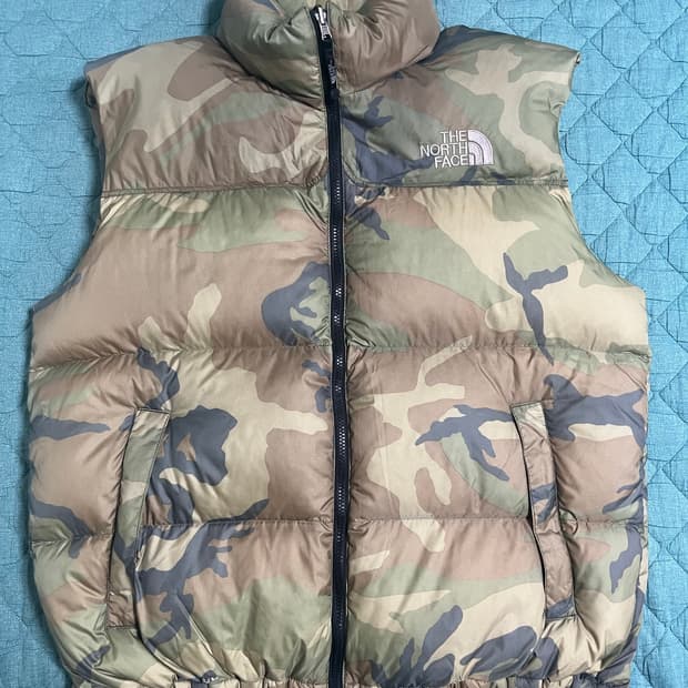 노스페이스 700 중앙로고 카모 패딩 조끼 베스트 XL