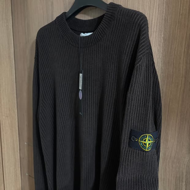 새상품(L)스톤아일랜드 와펜 로고 울 스웨터 니트 브라운