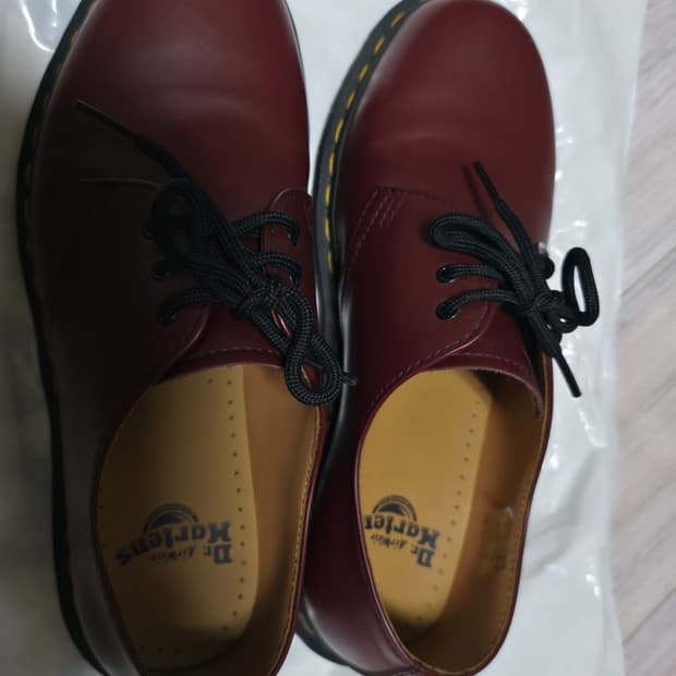 닥터마틴 1461 3홀 레드체리 팝니다.