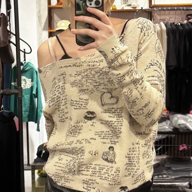 히스테릭 글래머 오프숄더 티