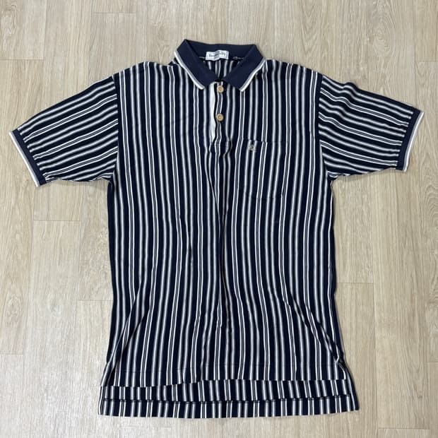 90s Burberrys’ polo t shirt