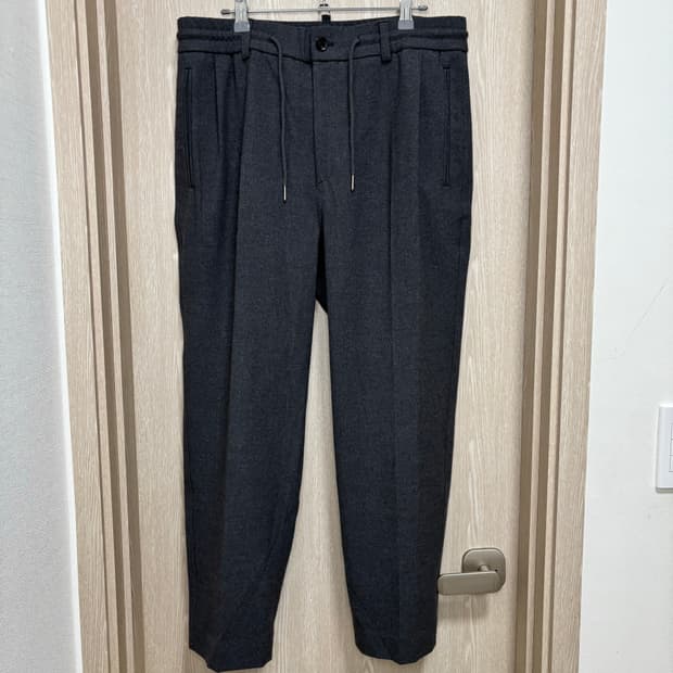 타임옴므 릴렉스핏 원턱 추동 밴딩 슬랙스86(34")/진그레이