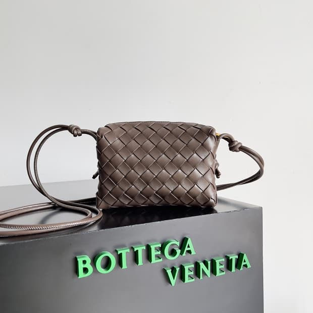 보테가 베네타(Bottega Veneta) 나파 인트레치아토 미니 루프 