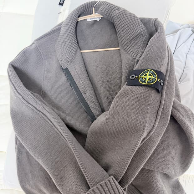 스톤아일랜드 버튼 니트 집엊