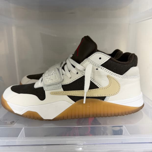 조던 x 트래비스 스캇 점프맨 잭 TR 세일 앤 다크 모카