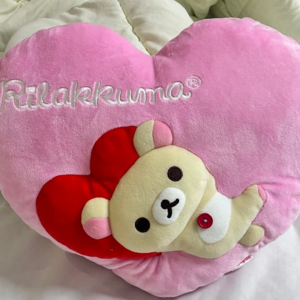 코리락쿠마 하트 쿠션