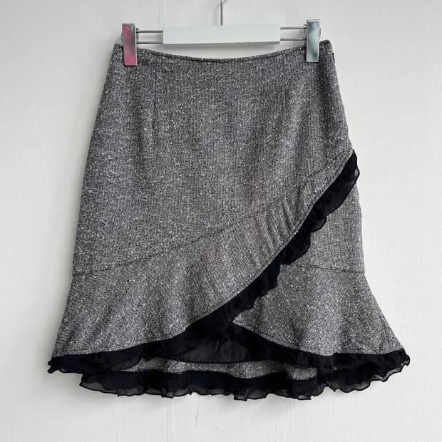 *SALE) ARIES 그레이 언발 프릴 스커트