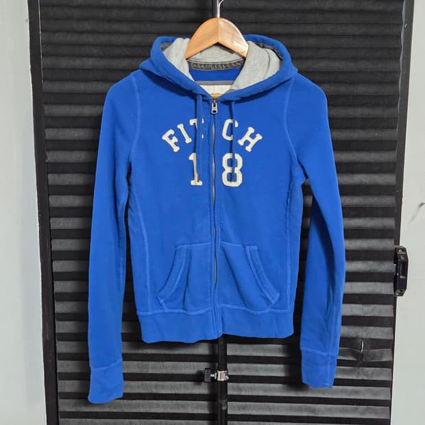 [아베크롬비 앤 피치] 아플리케 로고 기모 후드집업 | 00179