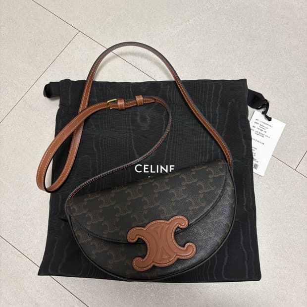 셀린느 퀴르 트리옹프 베사체