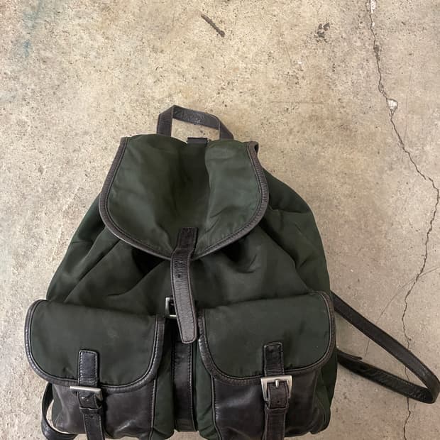 프라다 포코노 백팩 그린