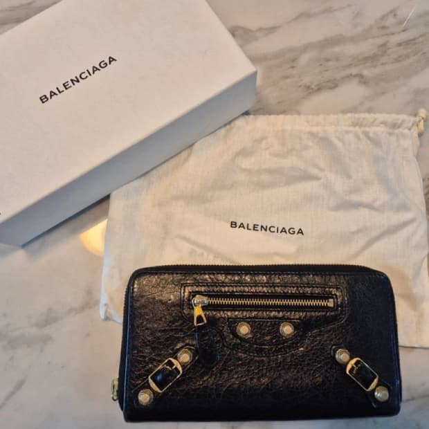 발렌시아가 지갑 (급합니다)