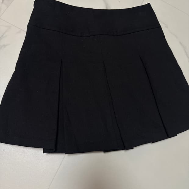 Nuke 새상품 플리츠스커트 블랙