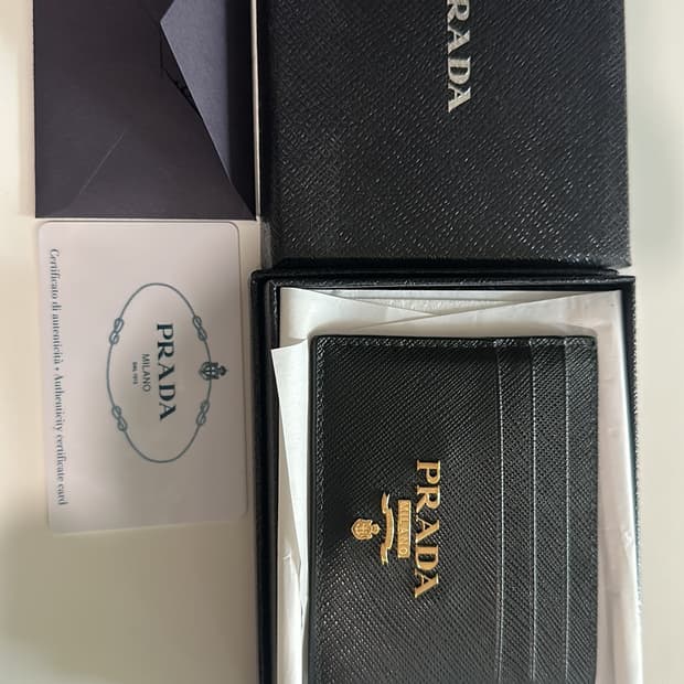 프라다 카드지갑 
