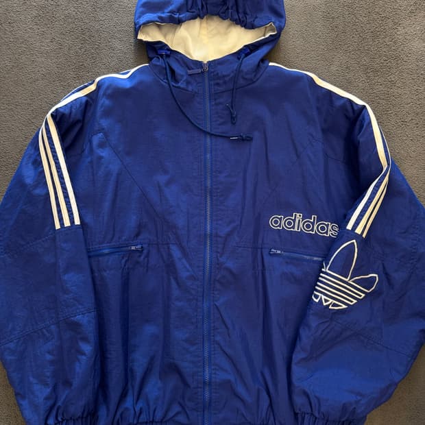 아디다스 올드스쿨 트레포일 방탄 정국 자켓 처분 