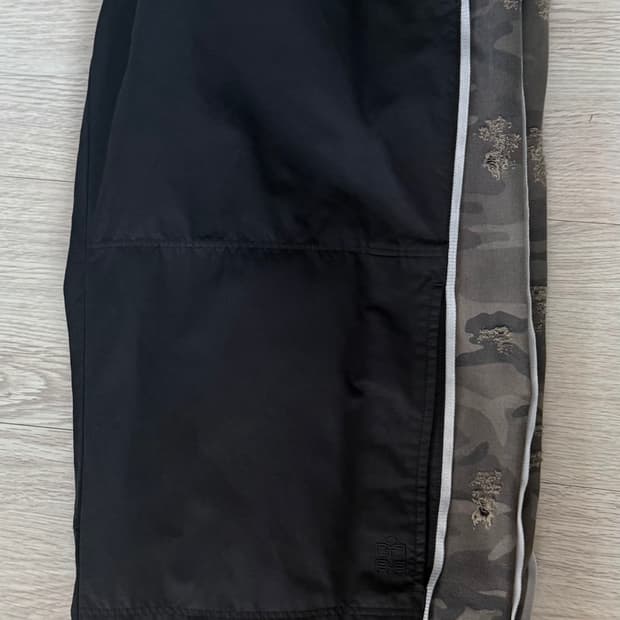 폴리테루 카모트랙 초판 2사 판매해요