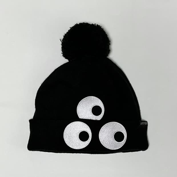 LAZY OAF 눈알 폼폼 비니 블랙