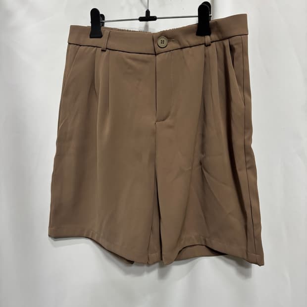 뒷허리 밴딩 핀턱 슬랙스 반바지