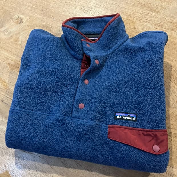 파타고니아 신칠라 라이트웨이트 네이비/레드 플리스 후리스 아노락 맨투맨