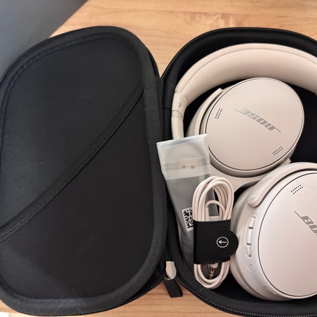 보스 QC45 헤드폰 화이트 스모크