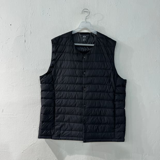 유니클로 경량패딩조끼 XL