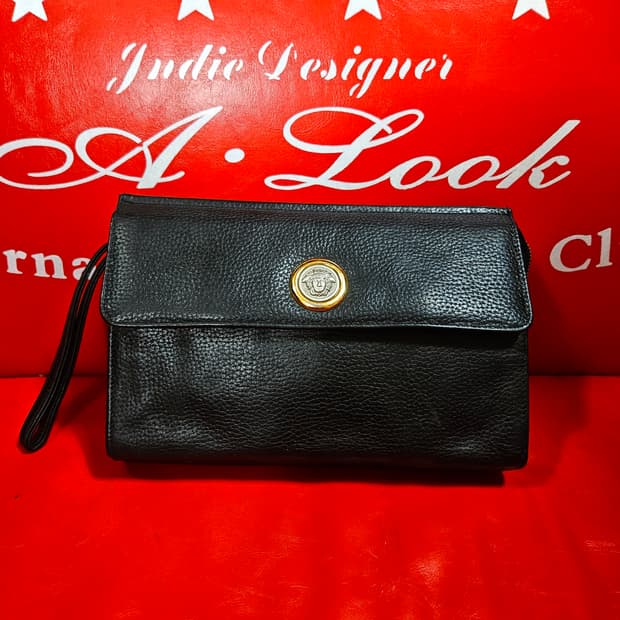 지아니 베르사체 메두사 엠블럼 핸들 클러치백 Free