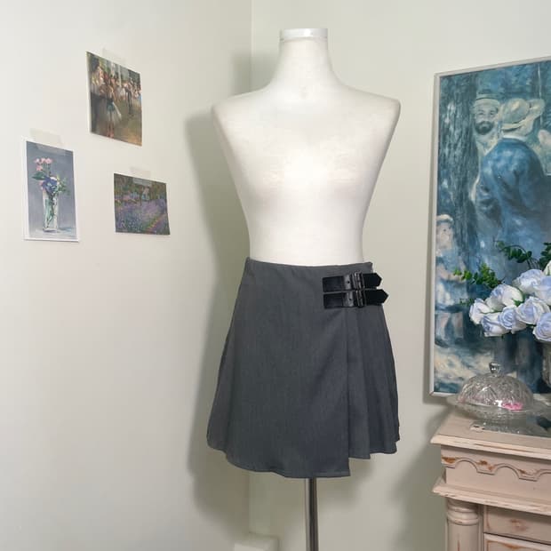 charcoal buccle point mini pleats skirt