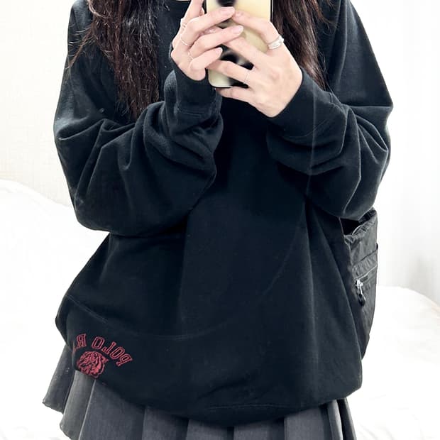 폴로 블랙 슬리브 맨투맨