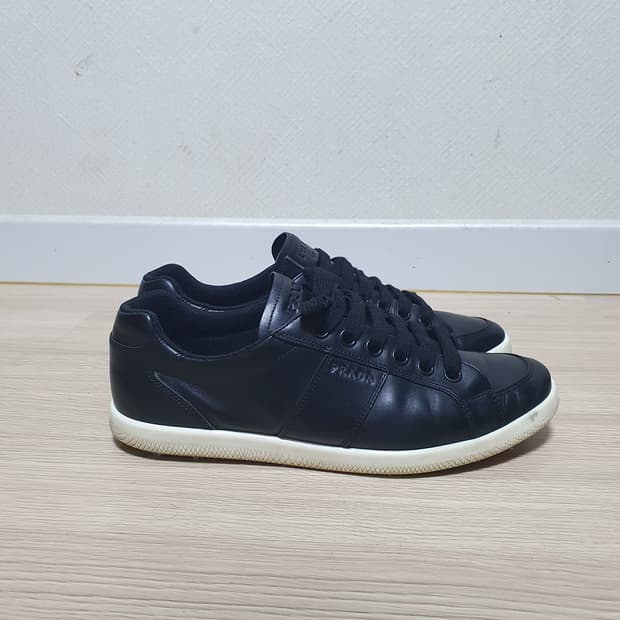 프라다 블랙 레더 스니커즈 270~75