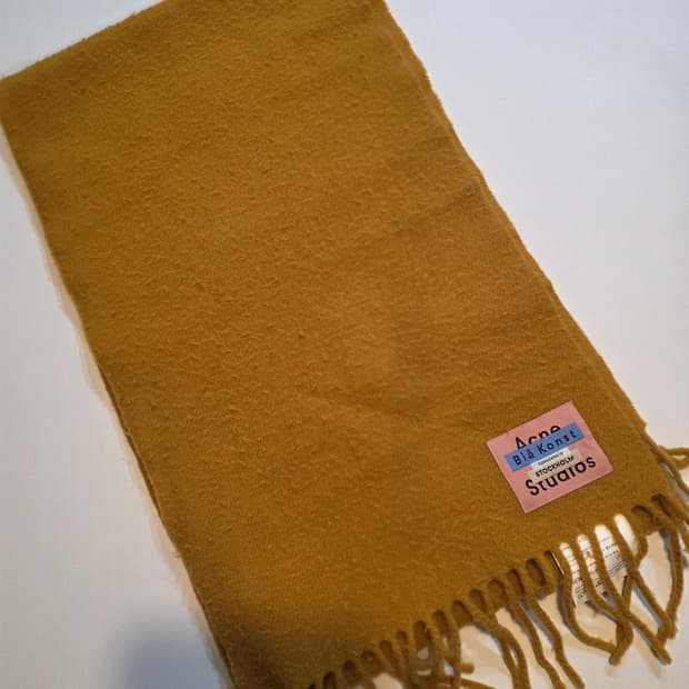 아크네 스튜디오 카멜컬러 울 머플러 새제품 판매합니다
