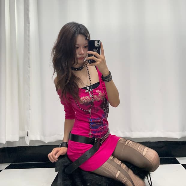 🎸핫핑크 숄더 디테일 롱슬리브🎸