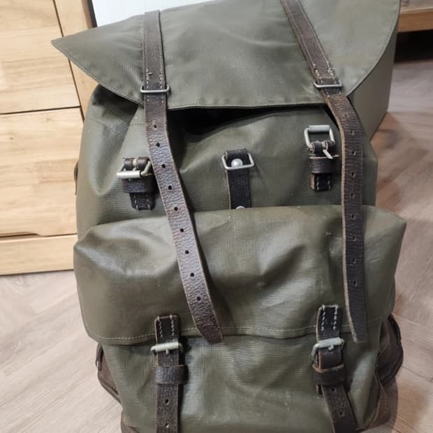 스위스군 고무 코팅 가죽 배낭