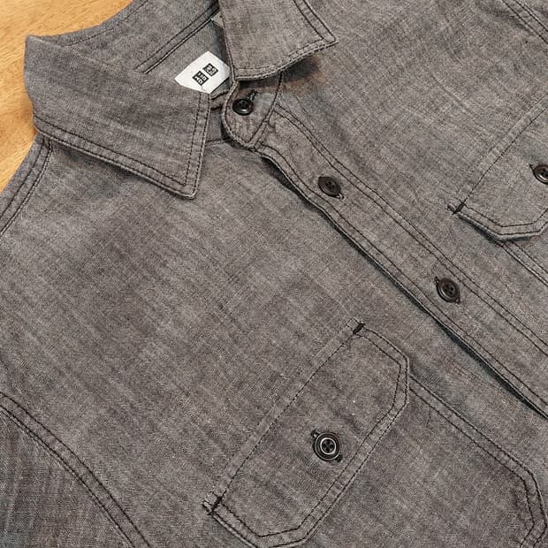 유니클로 샴브레이 워크 셔츠 M
사이즈 택포 1만4천원