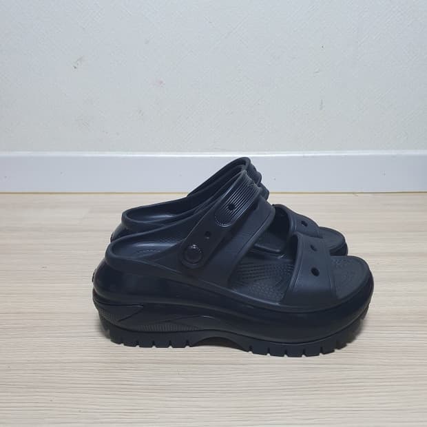 크록스 메가 크러쉬 샌들 슬리퍼 블랙 240
