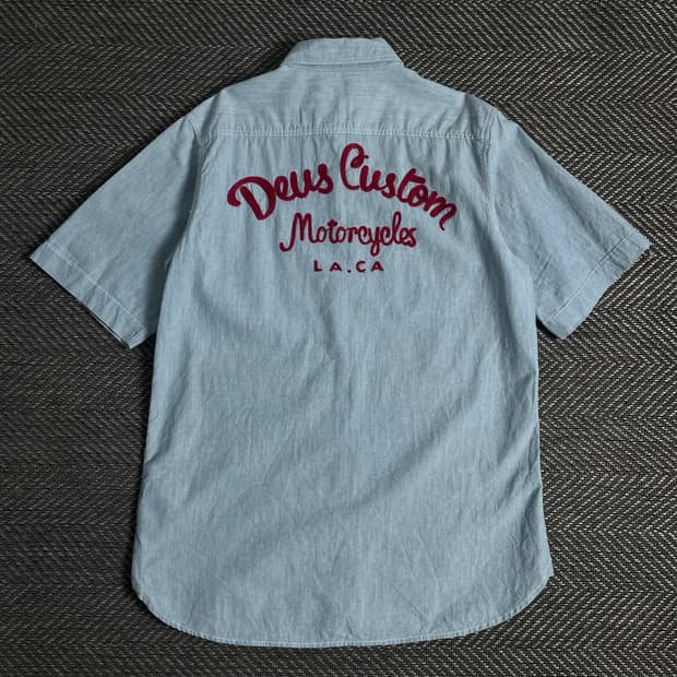 데우스 엑스 마키나 빅로고 샴브레이 데님 셔츠 y 3706