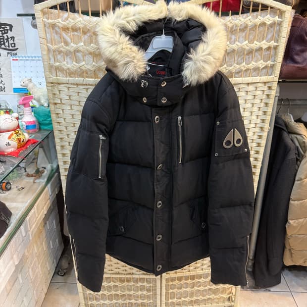 105 정품 무스너클 쓰리쿼터 패딩 팝니다