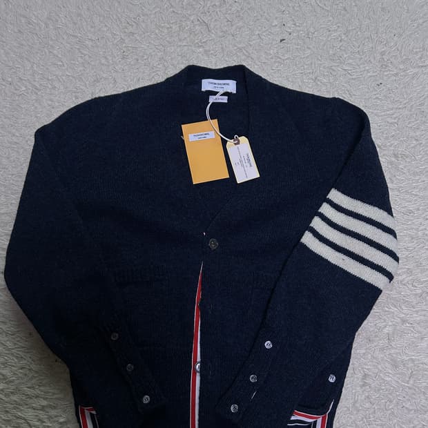 [새상품급, 3] 톰브라운 사선완장 셰틀랜드 가디건 네이비
