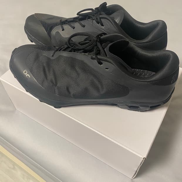 온러닝 x 파프 클라우드 벤쳐 피크 올 블랙 285