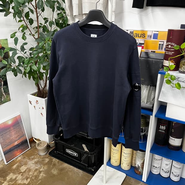 Cp컴퍼니 렌즈와펜 맨투맨 XL