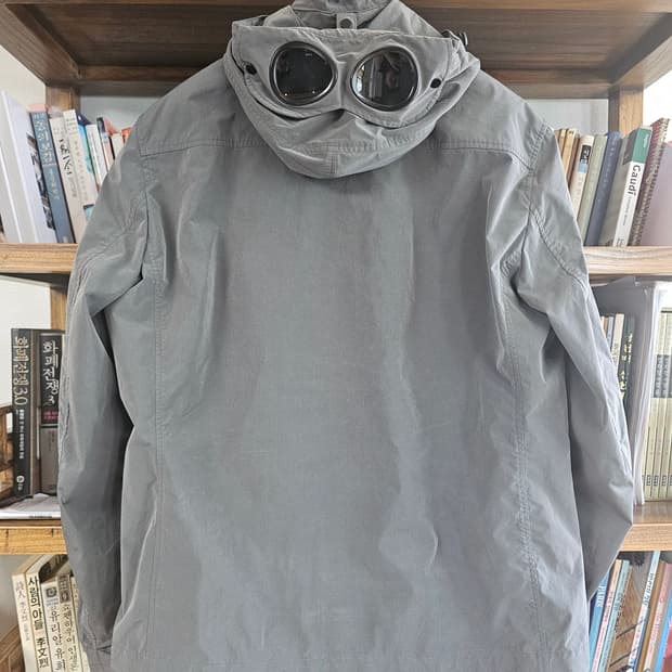 100-105)CP컴퍼니 나일론 자켓 팔아요 씨피컴퍼니 바람막이 xl