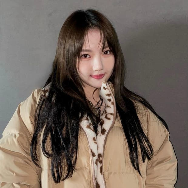 와이케이 덕다운 패딩 (예린 착용)