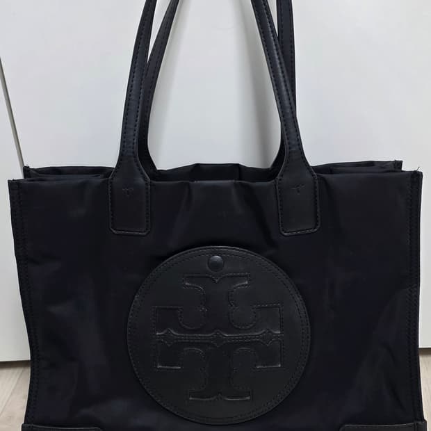 토리버치 블랙 로고 토트백