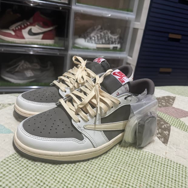 조던 1 x 트래비스 스캇 레트로 로우 OG SP 세일 앤 리저록 270