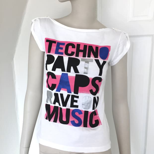 “MUSIC” Big Lettering Point Top