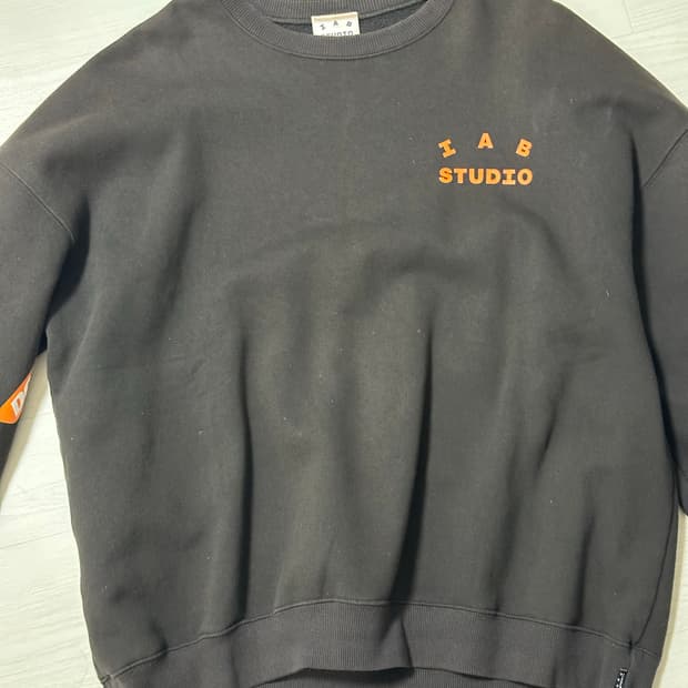 아이앱 스튜디오 두산 맨투맨 차콜 xl